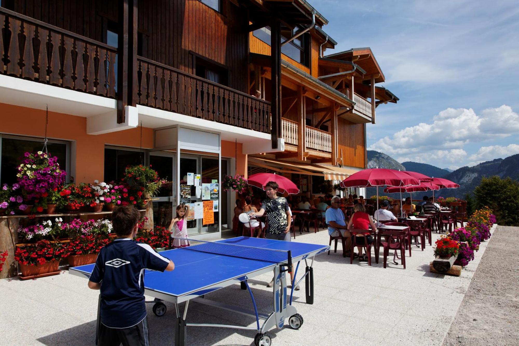 Hotel Les Skieurs Bellevaux Buitenkant foto